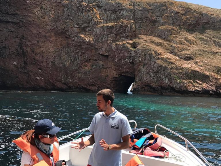 Berlenga Caves Pack - Tour to the caves in a glass-bottomed boat. Berlenga Island is a true natural gem located off the...